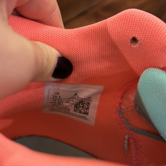 Jayson Tatum basketball sneakers. Men’s size 10.5 - Picture 6 of 6